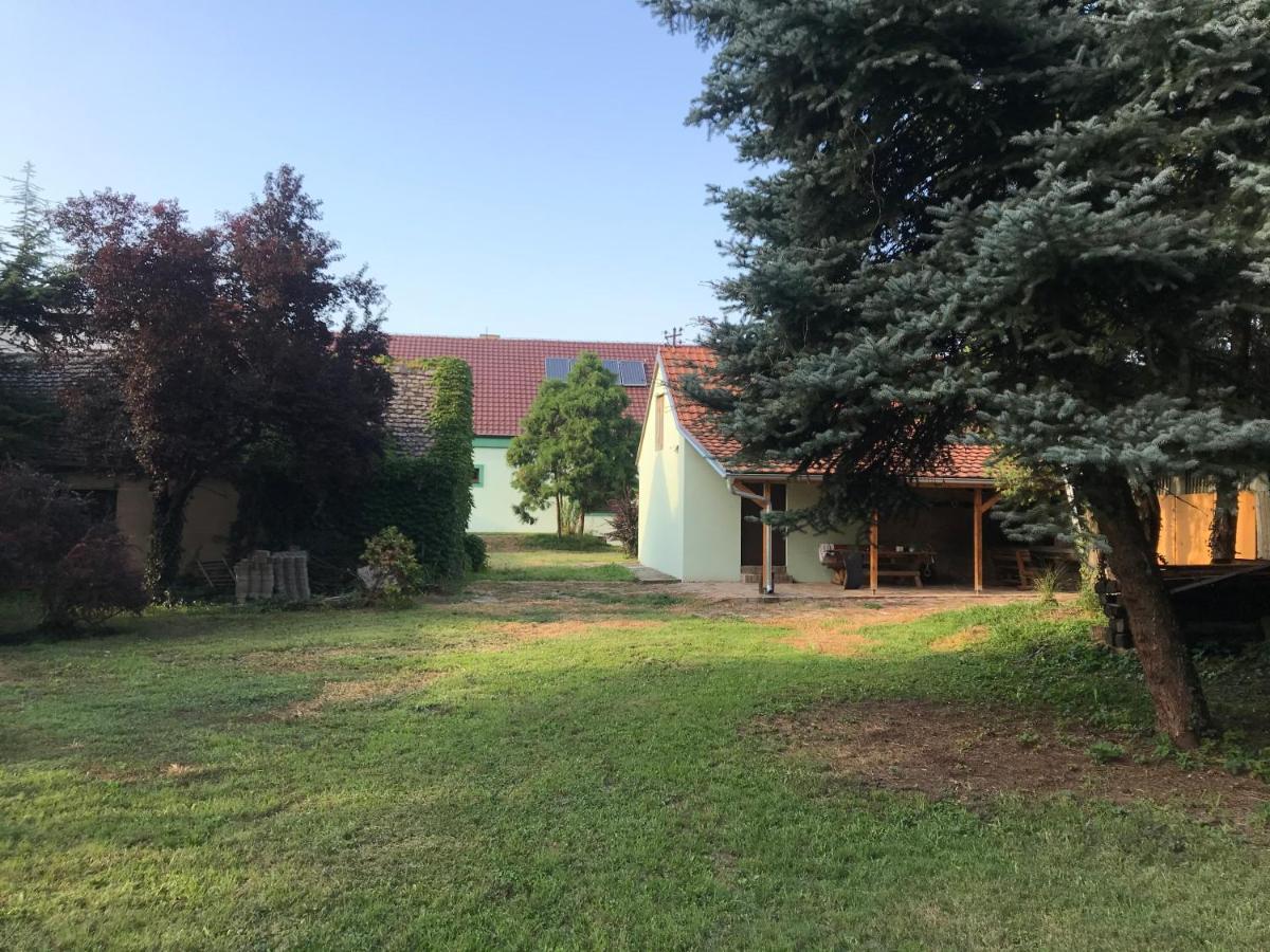 PB Urban Garden Villa Sremska Mitrovica Exterior foto