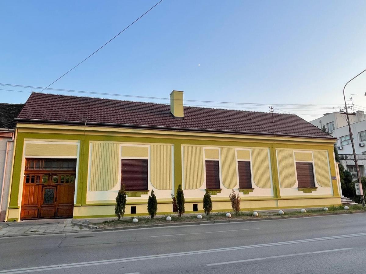 PB Urban Garden Villa Sremska Mitrovica Exterior foto
