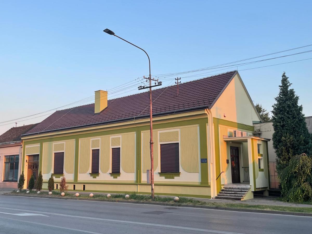 PB Urban Garden Villa Sremska Mitrovica Exterior foto
