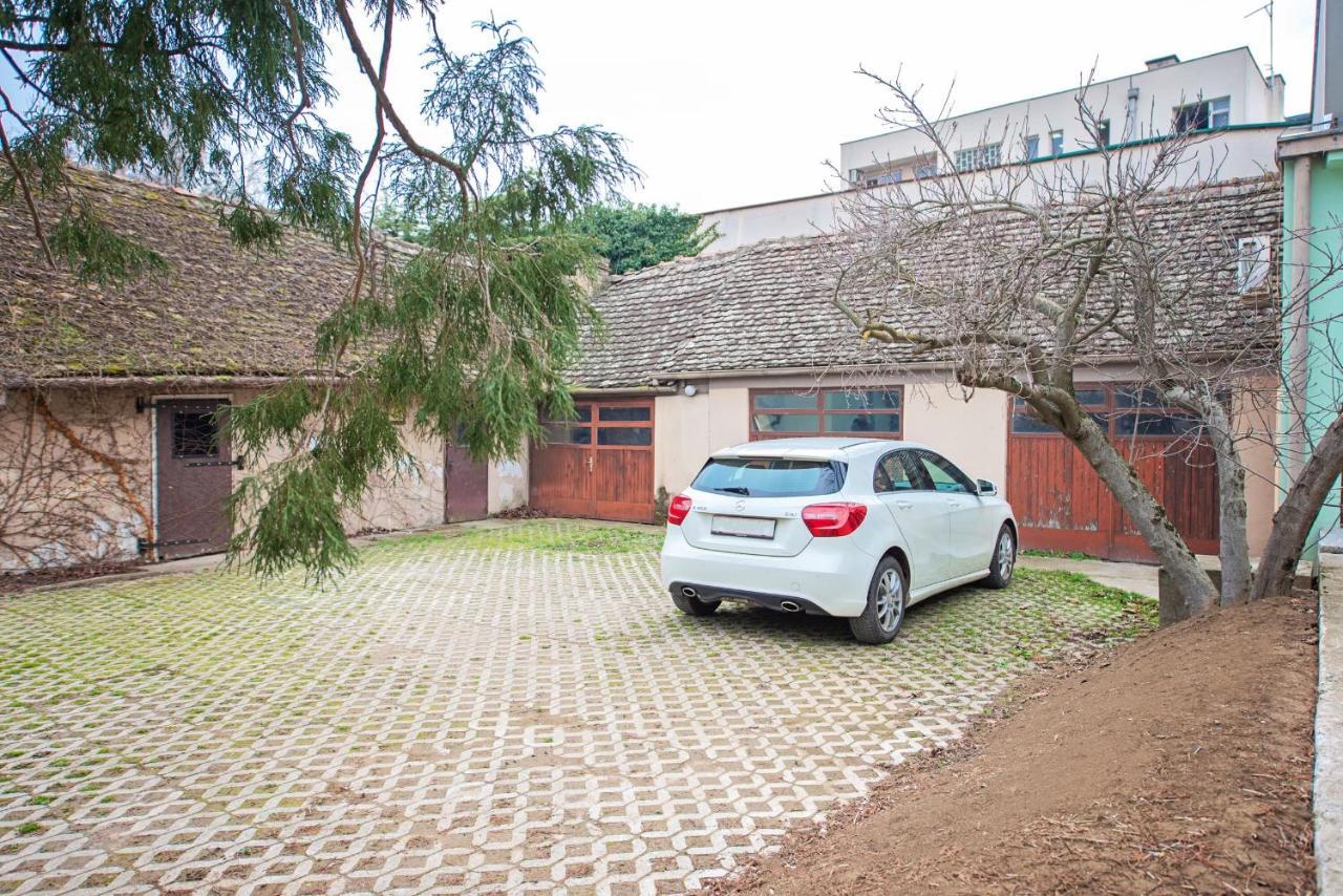 PB Urban Garden Villa Sremska Mitrovica Exterior foto
